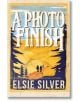 A Photo Finish - Elsie Silver - Жена - Simon & Schuster - 9781398539402-thumb