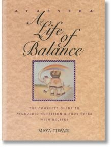 Ayurveda: A Life of Balance: The Complete Guide to Ayurvedic Nutrition & Body Types with Recipes - Healing Arts Press - 9780892814909