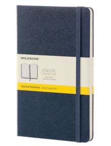 Класически син тефтер Moleskine Classic Blue Sapphire с твърди корици и листа на малки квадратчета - Moleskine - Moleskine - Moleskine - Classic - 8051272893762