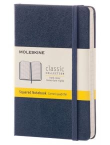 Син джобен тефтер Moleskine Classic Sapphire Blue с твърди корици и листа на малки квадратчета - Moleskine - Moleskine - Moleskine - Classic - 8051272893724